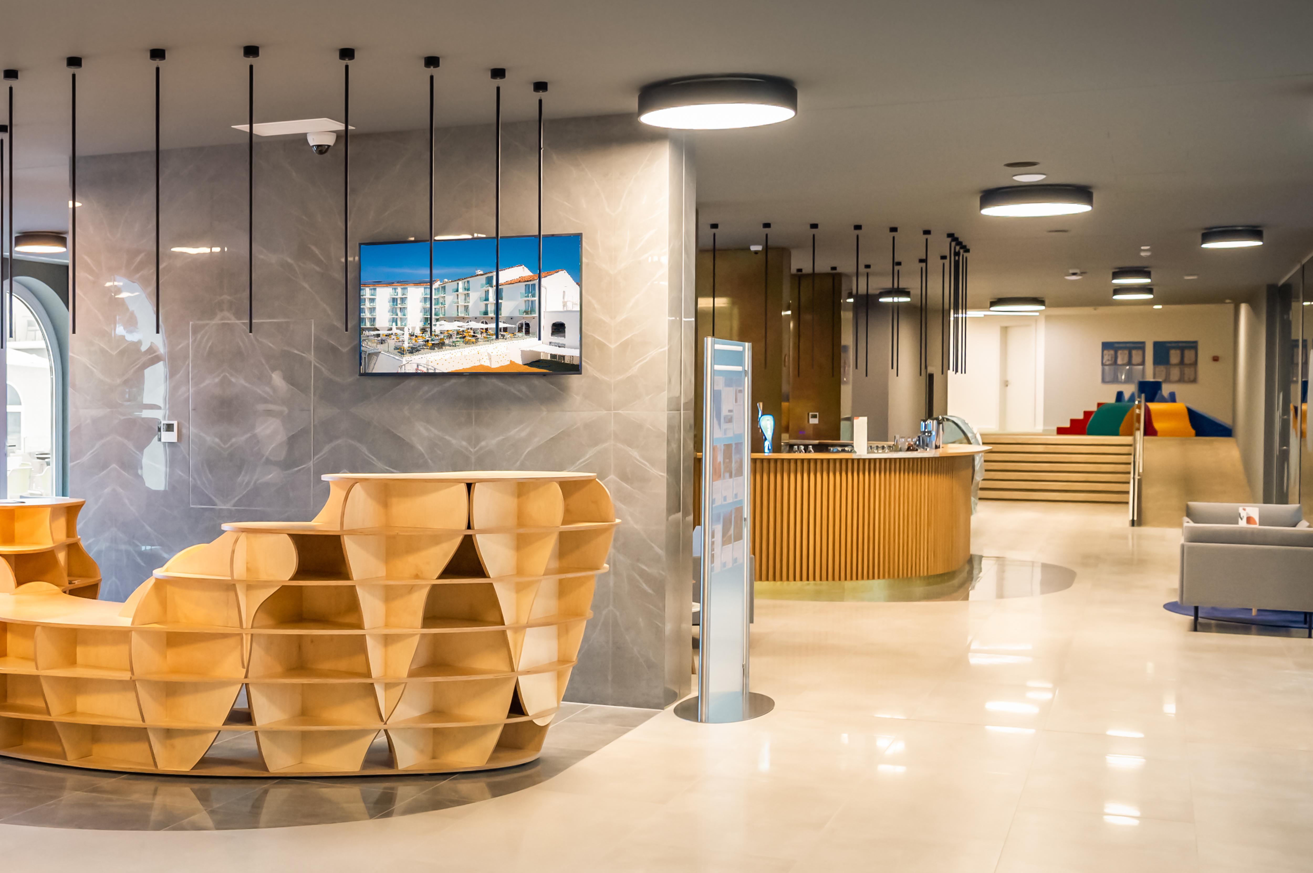 Aminess Vival Lisanj Family Hotel ノヴィ・ヴィノドロスキー エクステリア 写真