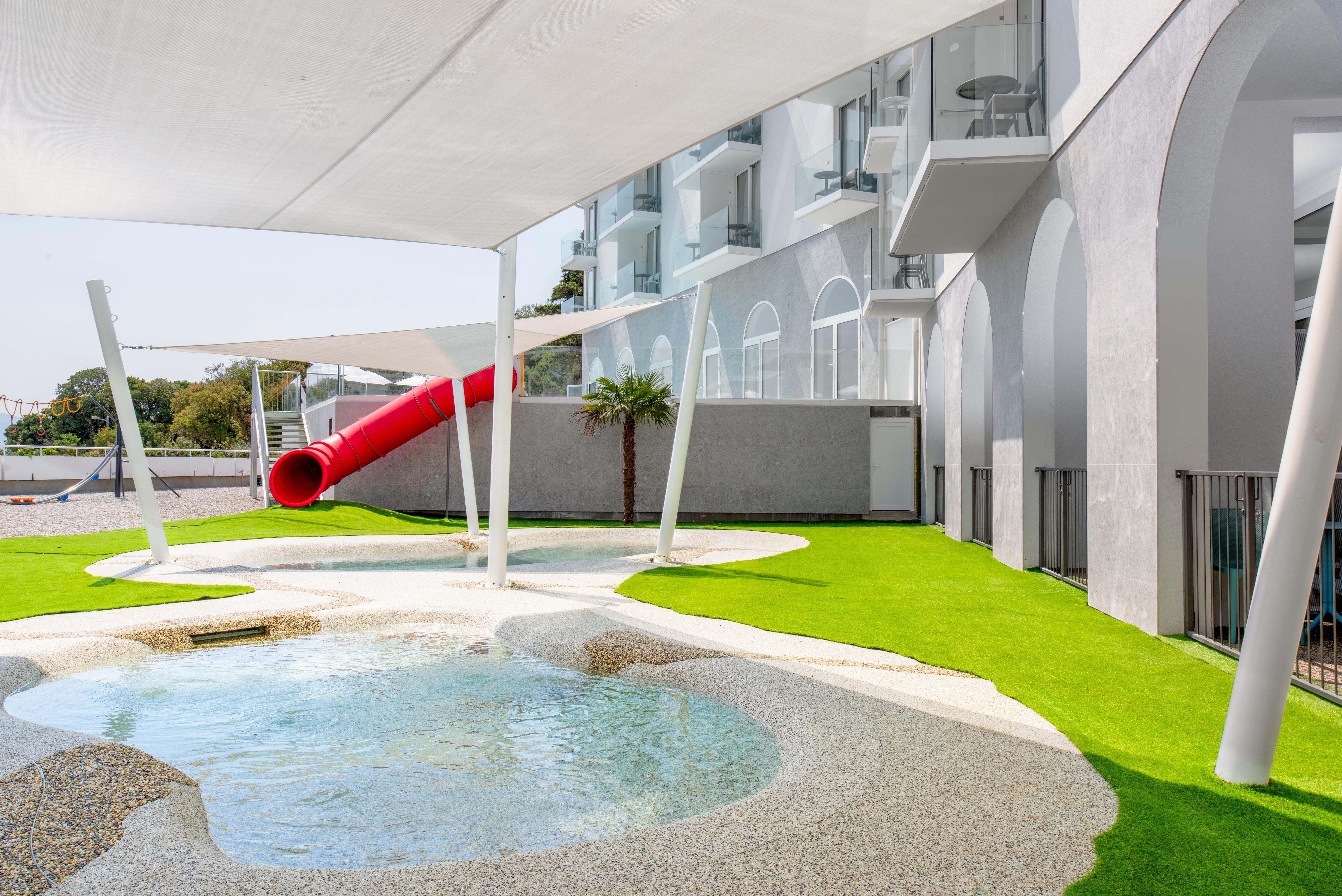 Aminess Vival Lisanj Family Hotel ノヴィ・ヴィノドロスキー エクステリア 写真