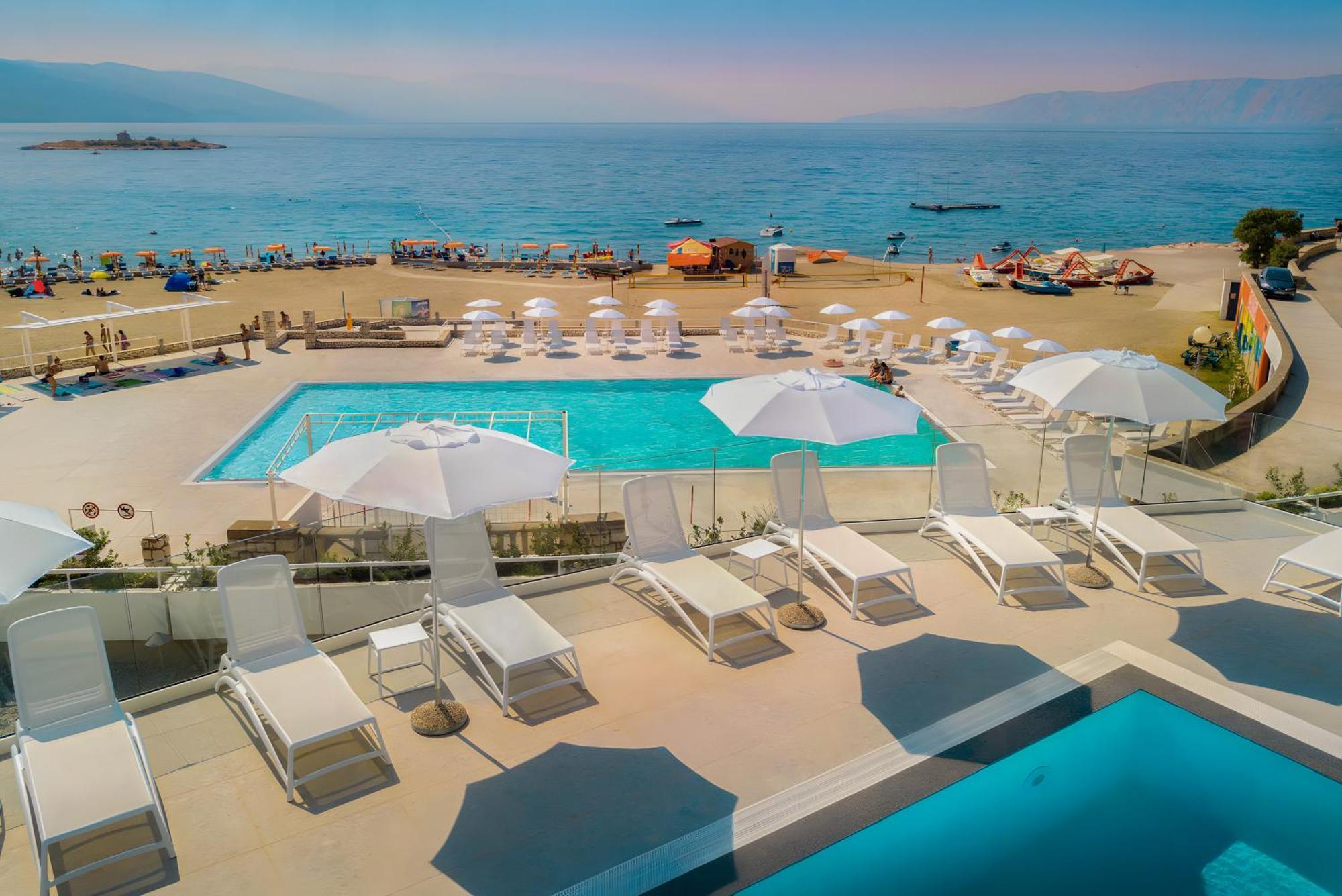 Aminess Vival Lisanj Family Hotel ノヴィ・ヴィノドロスキー エクステリア 写真