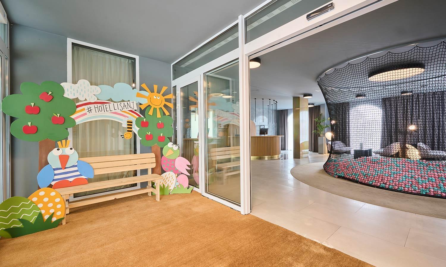 Aminess Vival Lisanj Family Hotel ノヴィ・ヴィノドロスキー エクステリア 写真